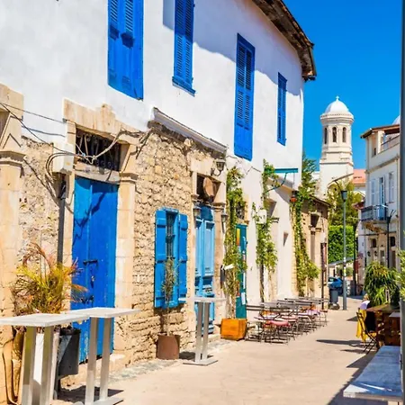 Charoula Ena Villa Polis