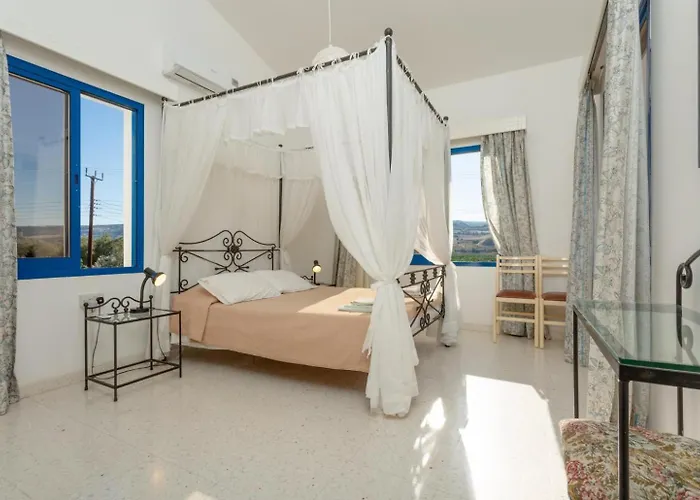 וילה Charoula Ena