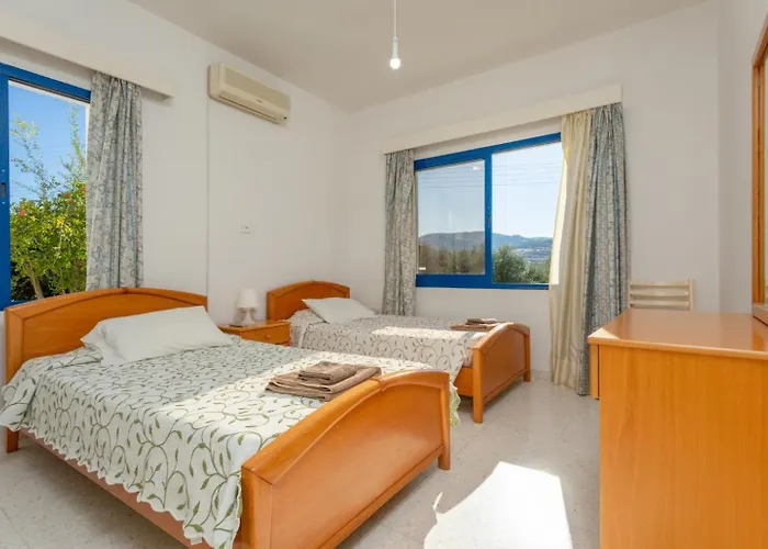 וילה Charoula Ena *