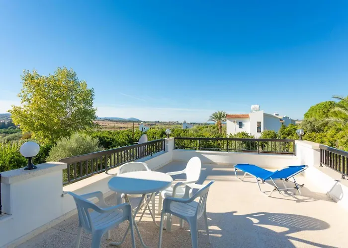 Charoula Ena וילה