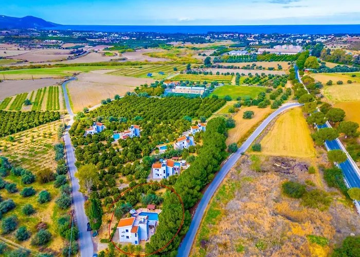 וילה Charoula Ena Polis