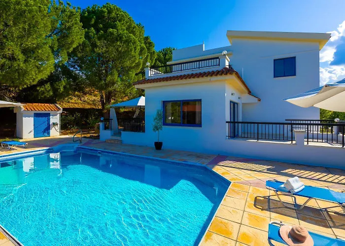 וילה Charoula Ena