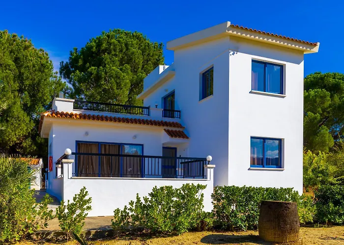 וילה Charoula Ena *