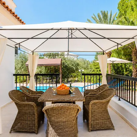 Charoula Ena Large Private Pool Ac Wifi Vilă *